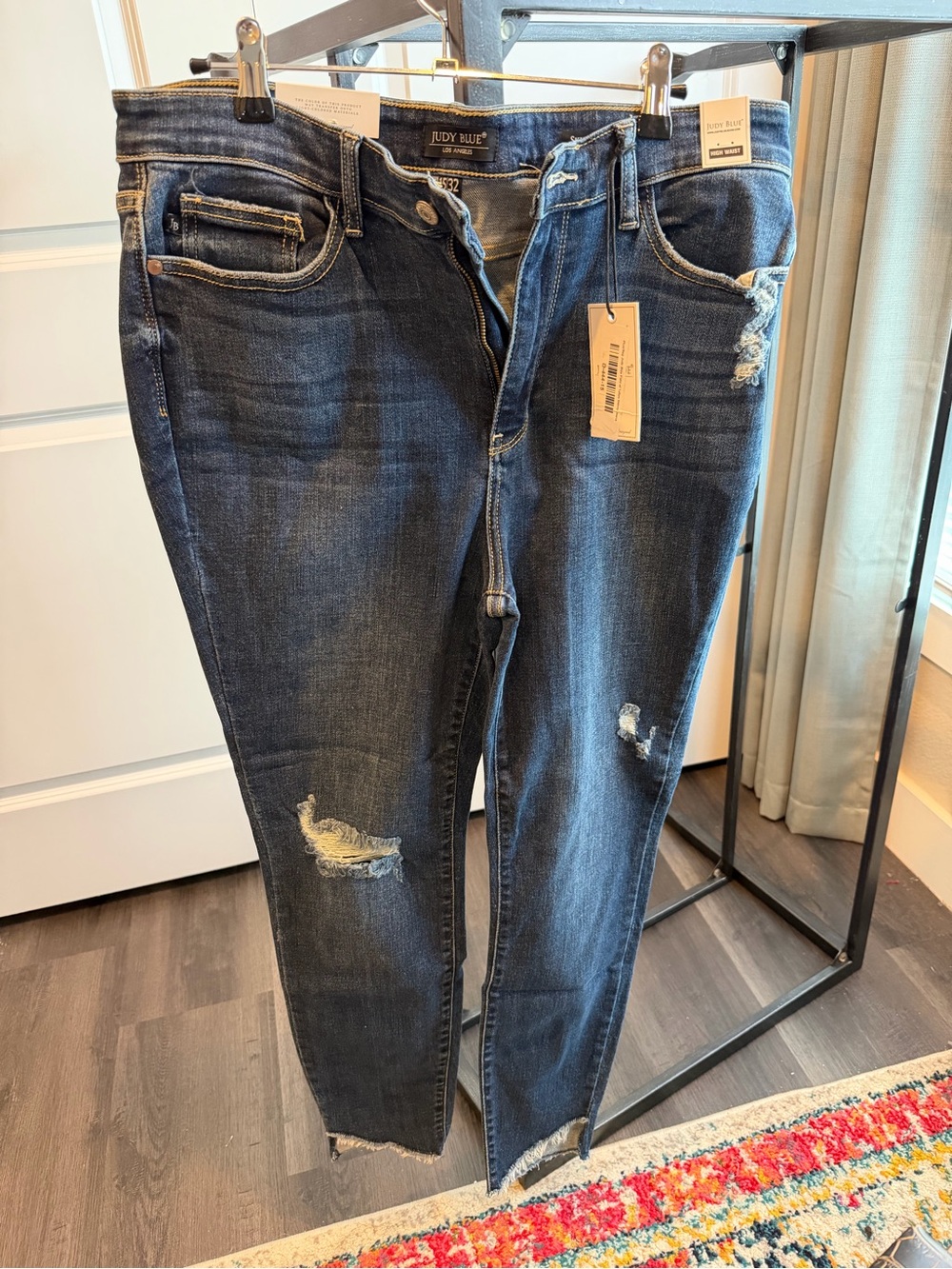 Judy Blue Medium-Dark Blue Distressed Cropped Jeans